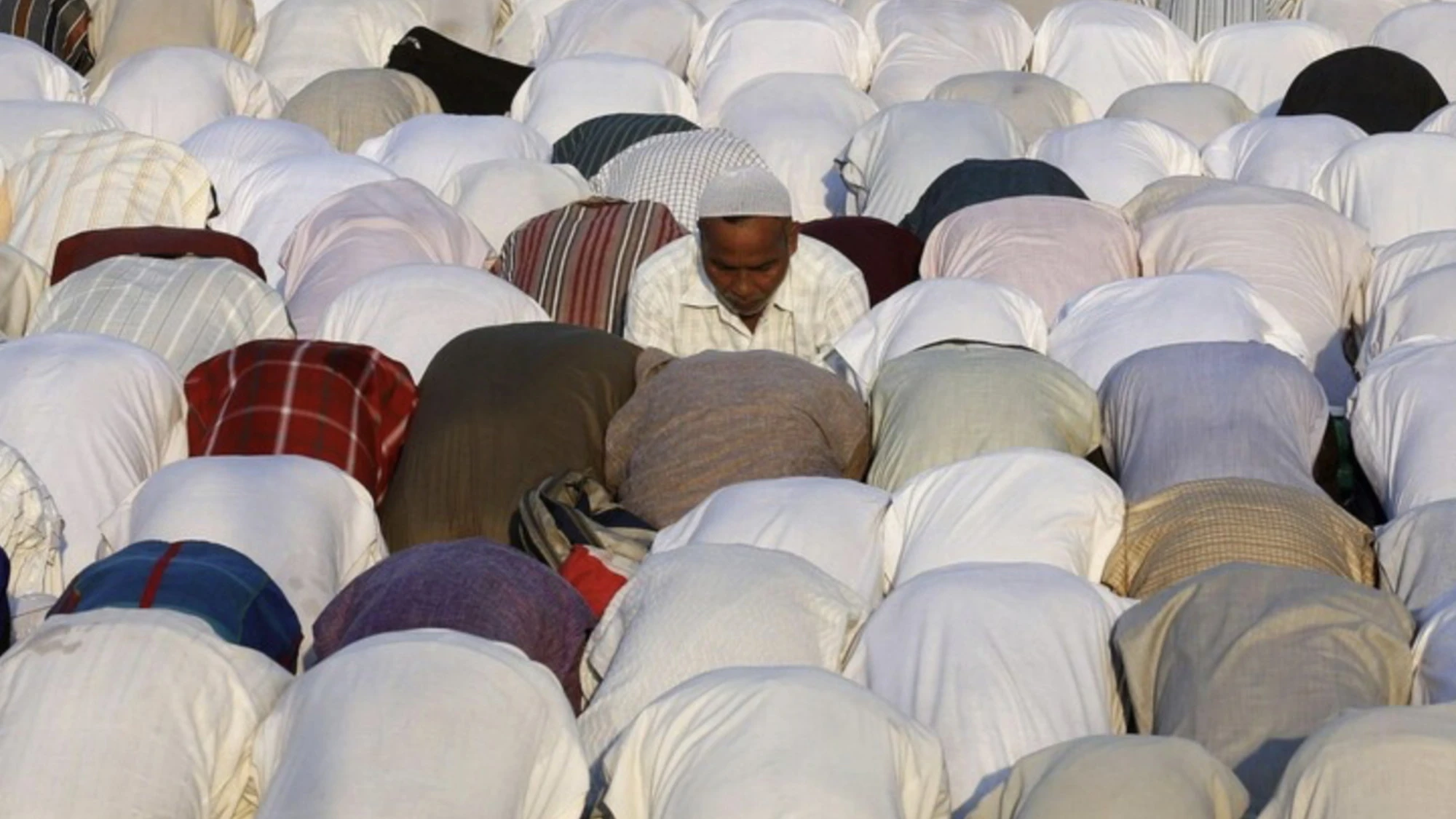 Imam tra gli studenti: la scuola pubblica deve restare laica e imparziale