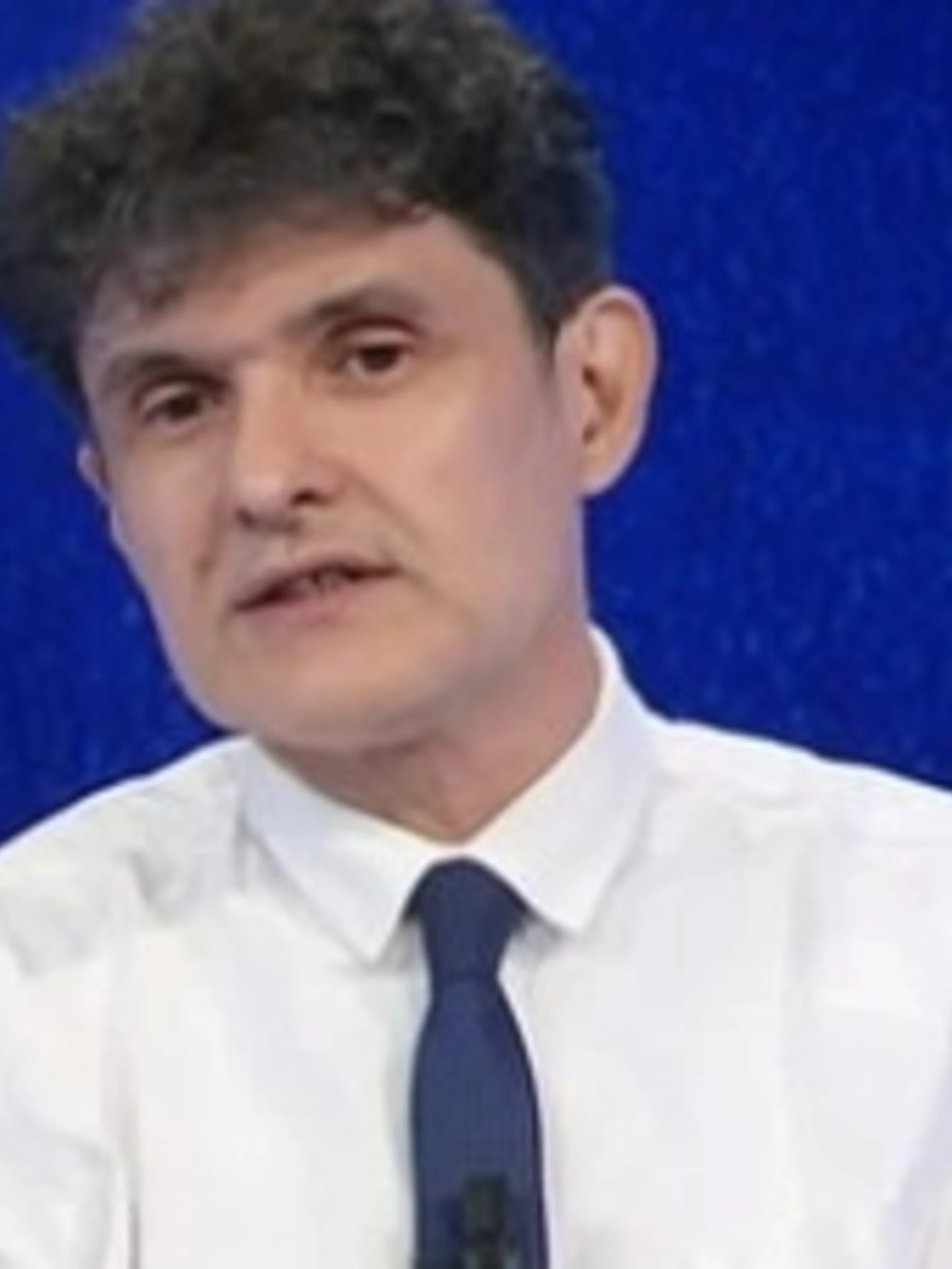 Luciana Littizzetto denunciata dal tenente, Luca Bottura lo insulta: "Piccoli dittatori crescono"