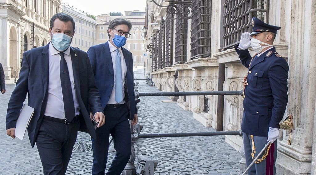 Green pass, rumors da Palazzo Chigi: trattativa Draghi-Salvini su tamponi e quarantena, cosa cambierà