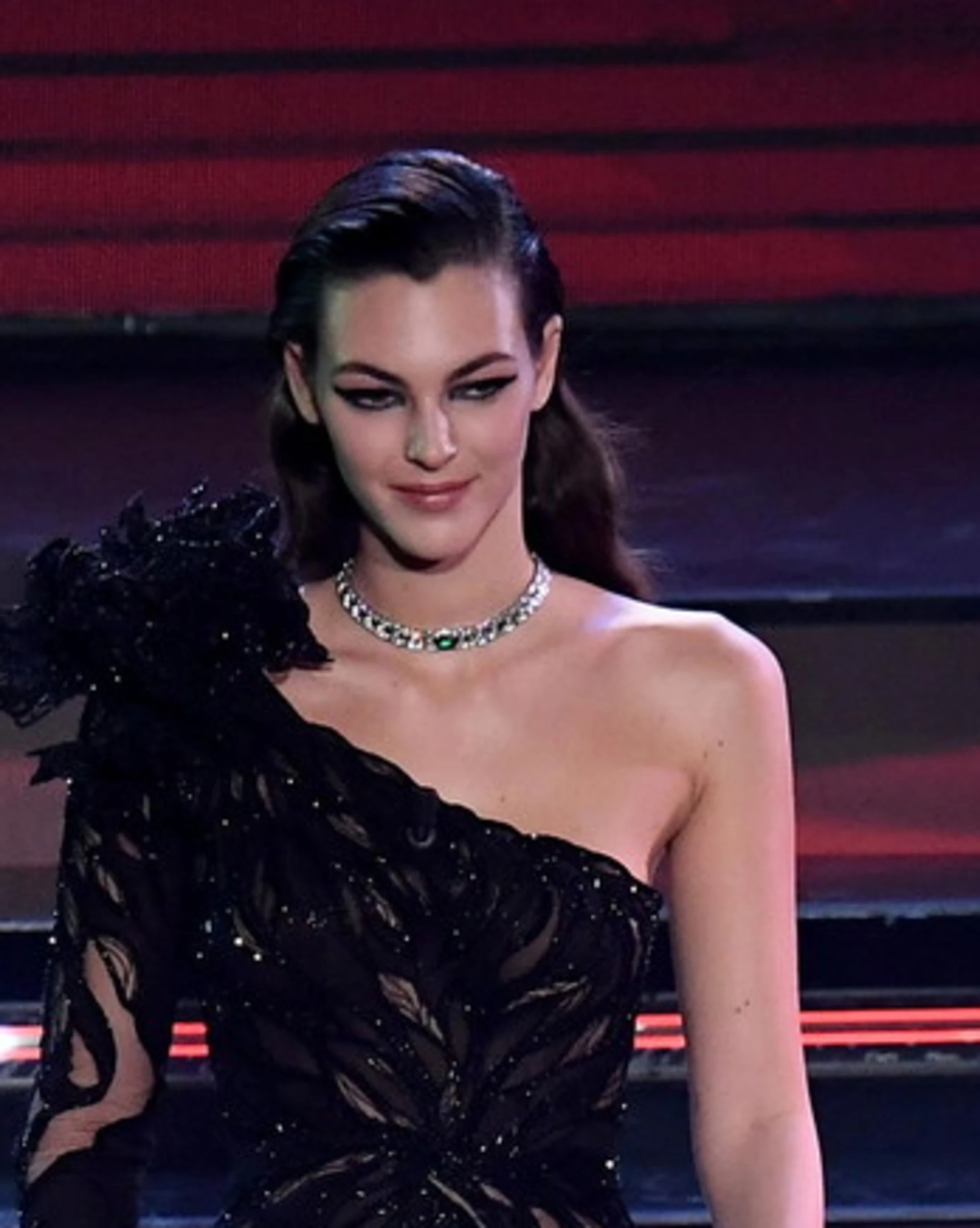 Vittoria Ceretti, il vestito è trasparente: scandalo sul red carpet