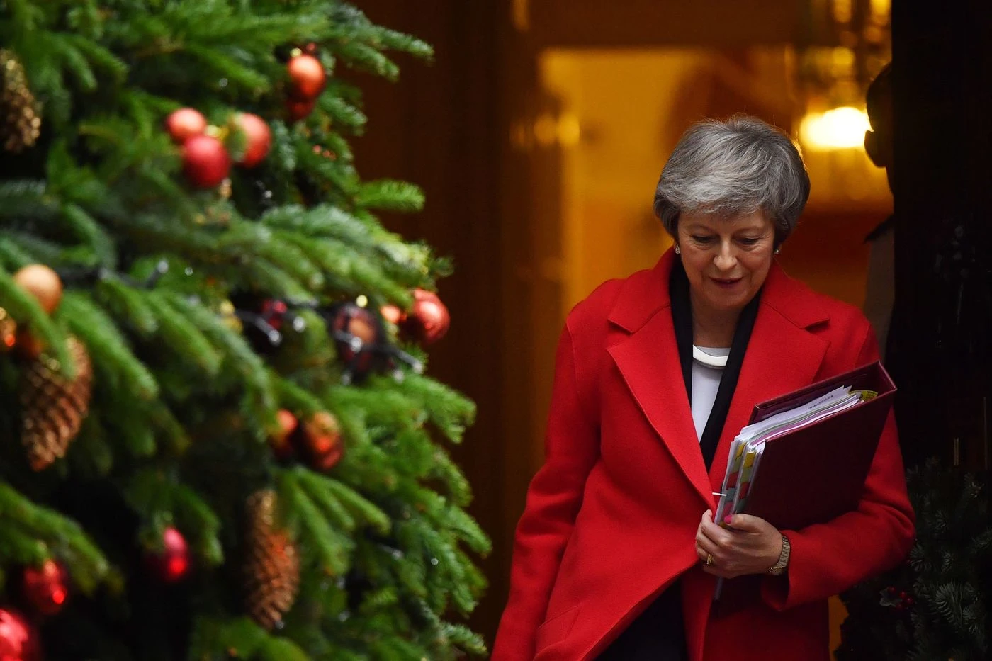 Brexit, la resa di Theresa May: niente voto in Parlamento sull'accordo, si torna Bruxelles