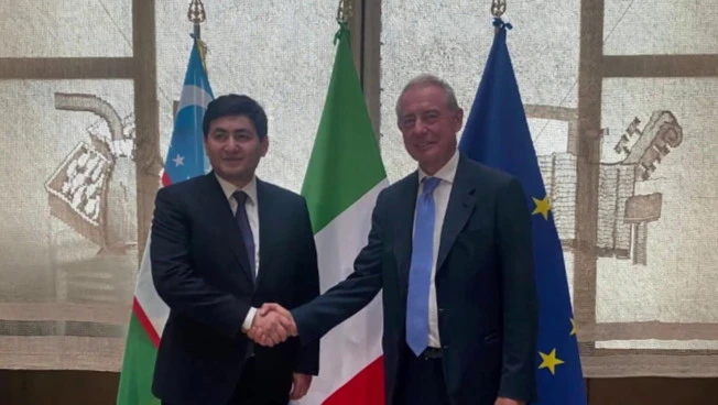 https://media.liberoquotidiano.it/oBNHQH9ODFe34gB8hbuIrn7Q0g-V4yeXvytn2LhL8no/width:800/quality:90/aW1hZ2VzLzIwMjUvMDkvMTAvMTUyMDMyNDYwLWRmMGIxOTdjLTVlN2ItNDRhNy1iYWQ3LTBlNDM4NTg4ZWVmYS5qcGc.webp