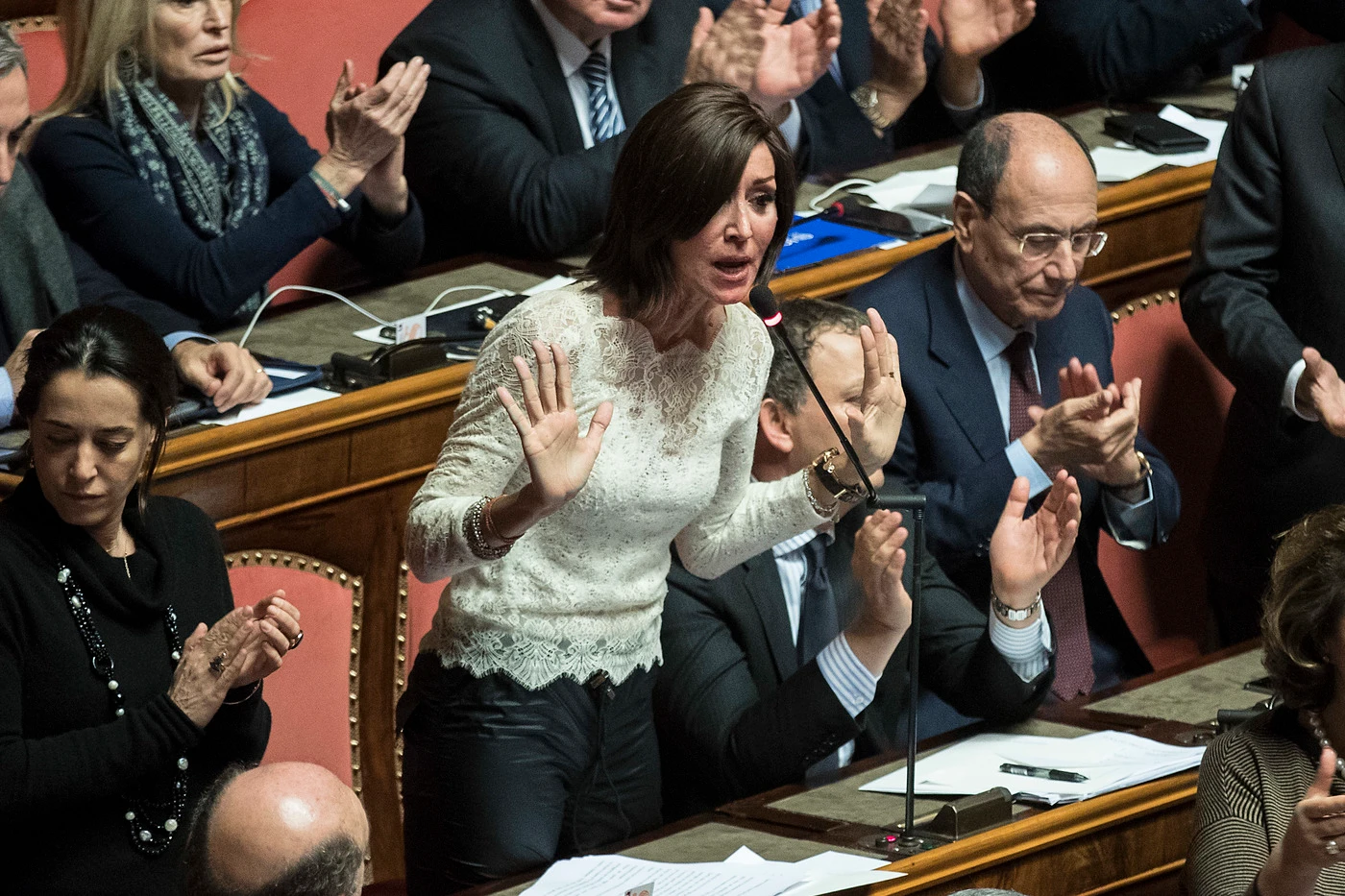 Anna Maria Bernini spietata in Senato: "Il partito di Bibbiano e del Vaffaday insieme? Una barzelletta"
