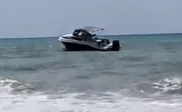 Marina di Ragusa choc: cosa arriva in spiaggia da questo yacht, caos sul lido