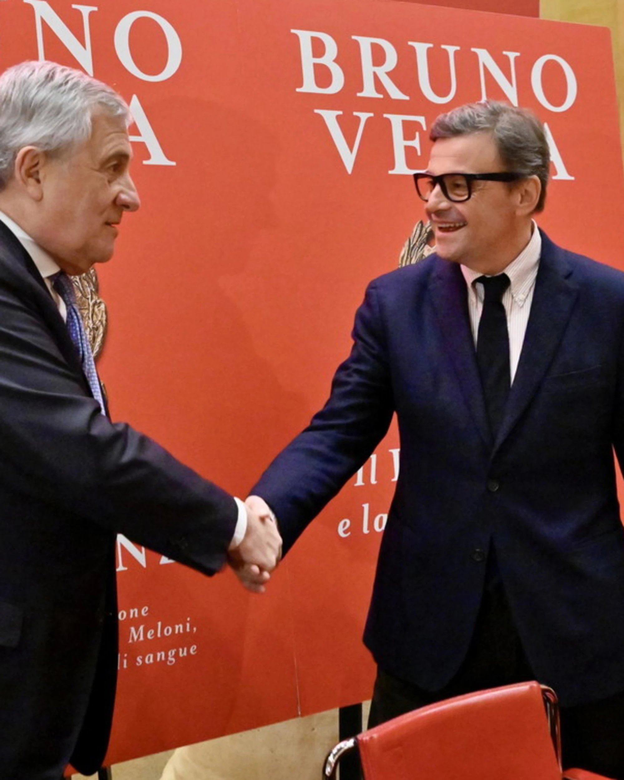 Caos Milano, ora Calenda guarda a destra