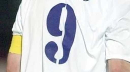 Il bomber della Serie A? Costretto a fare il muratore: come campa, lo riconoscete?