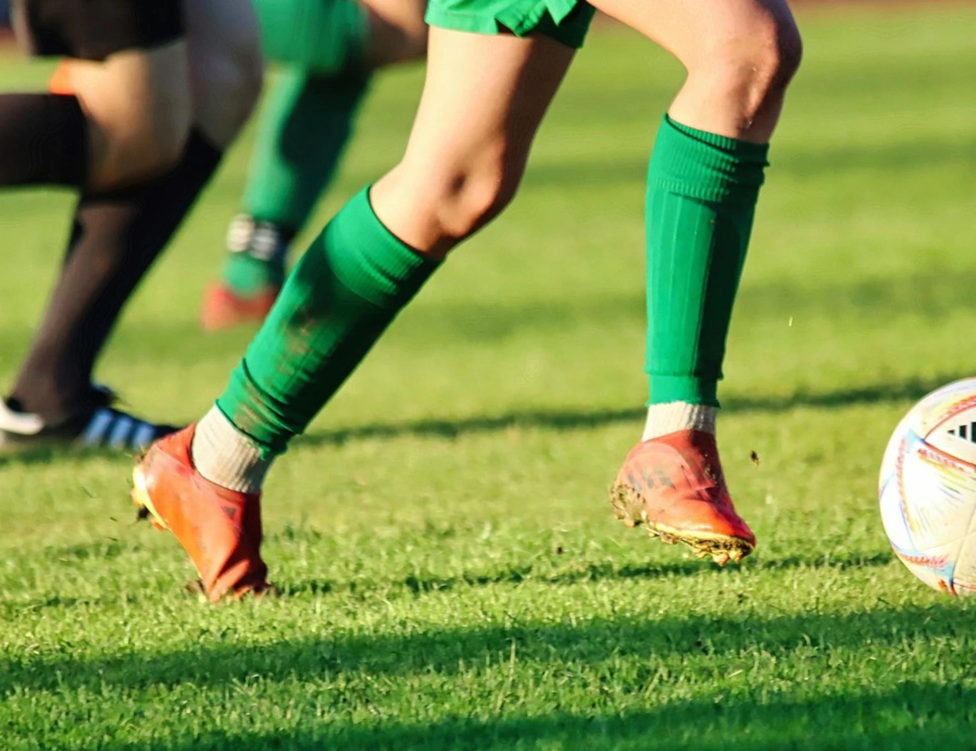 Murano, ragazzi sempre al cellulare? Ma se giocano a calcio si beccano una multa