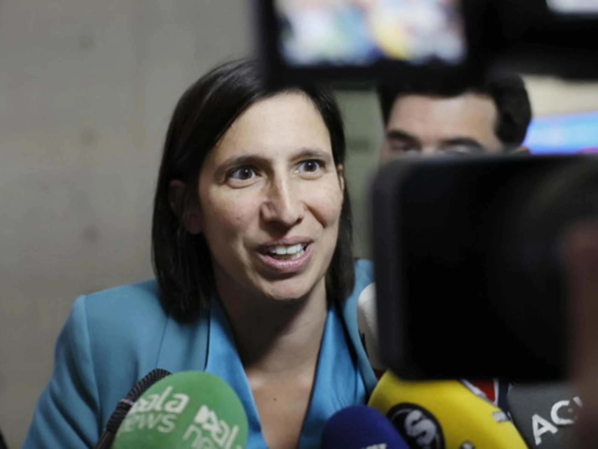 Leggi l'articolo: &quot;Meloni un modello, Elly provinciale&quot;: a sinistra...