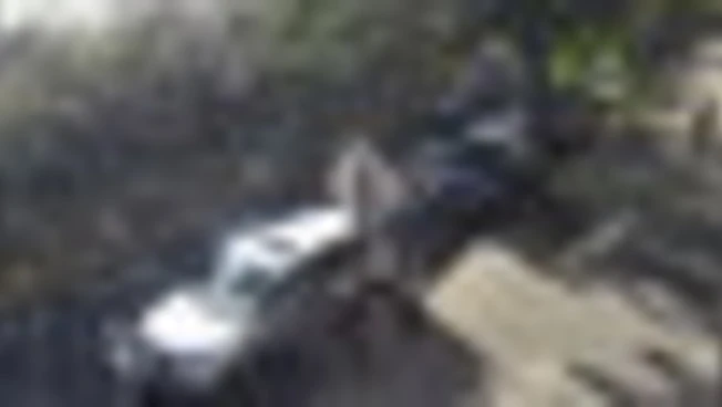 Ice spara a uomo in macchina con bambino di 5 anni, il video della polizia