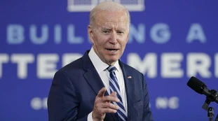 Joe Biden, la "frase rivelatrice" sui piani per l'Ucraina: "La combinazione con l'annuncio di Putin"