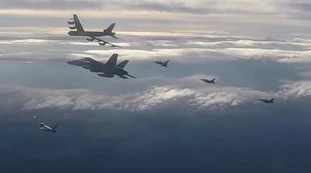 Bombardiere B-52 in volo sull'Italia "mentre Meloni parlava al Senato"