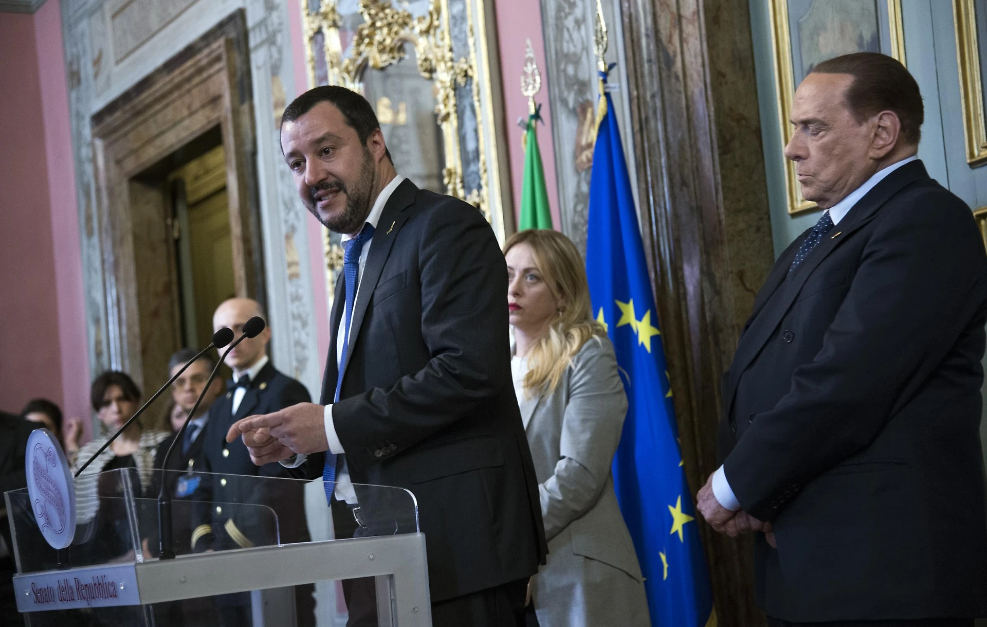 Silvio Berlusconi, il "segnale" da Matteo Salvini: "Da lui mi posso fidare", perché ora Luigi Di Maio trema