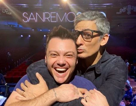 Sanremo 2020, Fiorello e Tiziano Ferro: la foto insieme su Twitter, "#fatevenarisata"