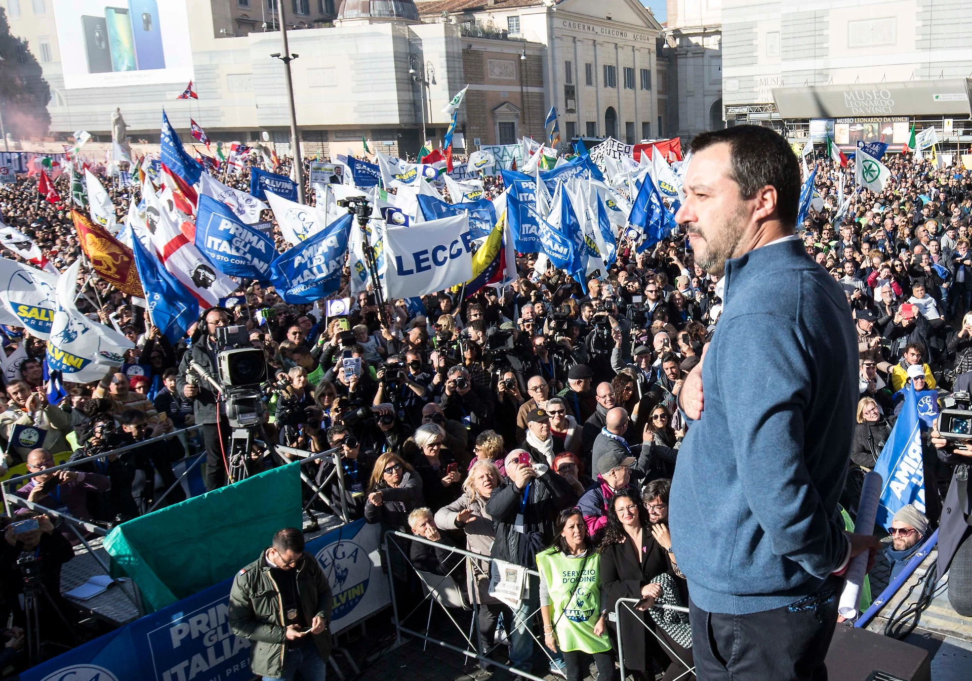 Matteo Salvini, bagno di folla leghista in piazza del Popolo: "Il governo durerà altri quattro anni"