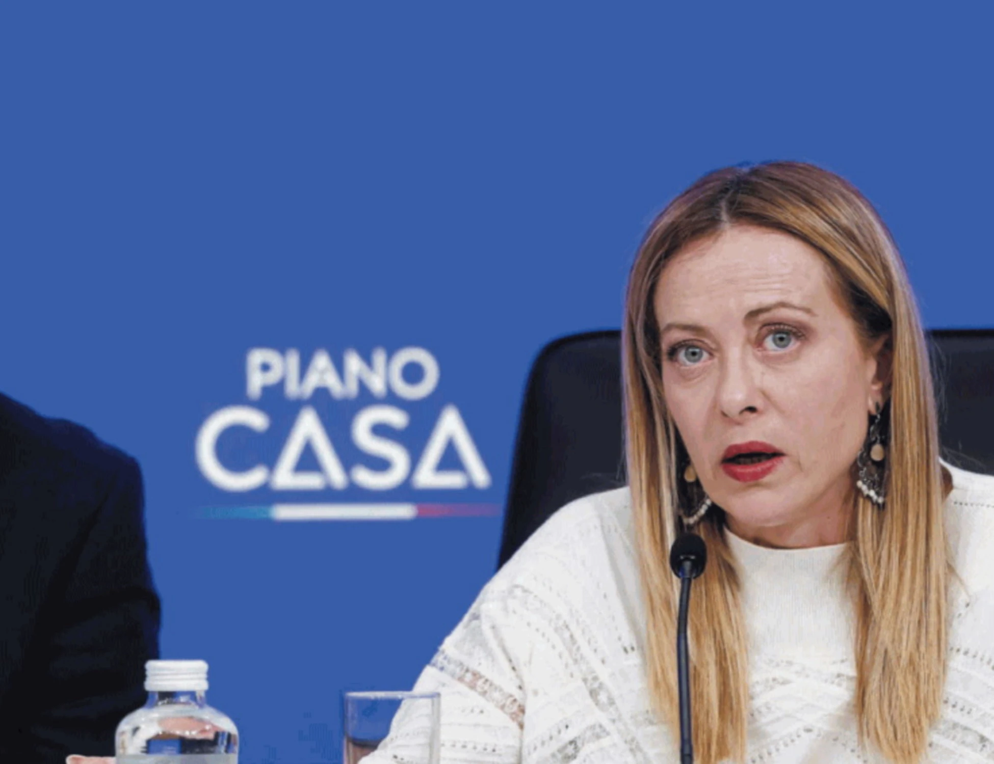 Piano casa, sgomberi più veloci e proroga il taglio delle accise: le mosse del governo