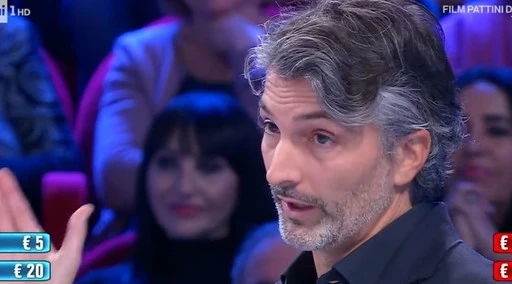 Affari Tuoi, Mattia nervoso: &quot;Staccate questa musica&quot;, gelo in studio