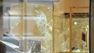 La vetrina sfondata di Frank Muller a Milano