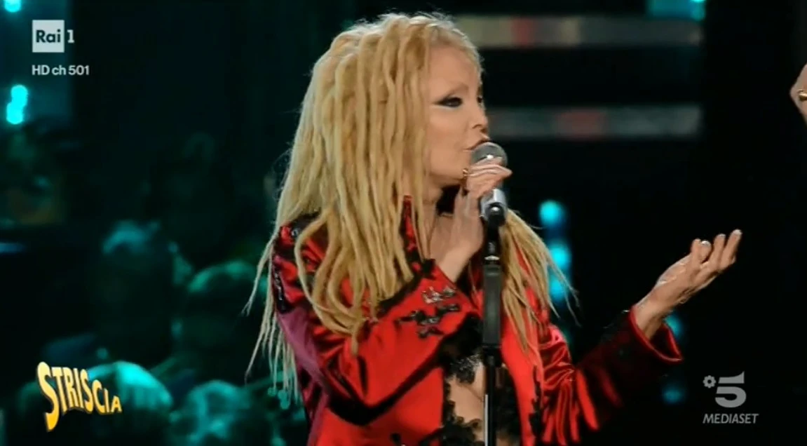 Striscia la Notizia massacra Patty Pravo: "Ma cosa le hanno fatto a Sanremo 2019?"
