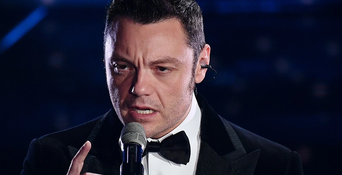 Sanremo 2020, Tiziano Ferro punito dalla Rai? Quei sorrisi che la dicono lunghissima