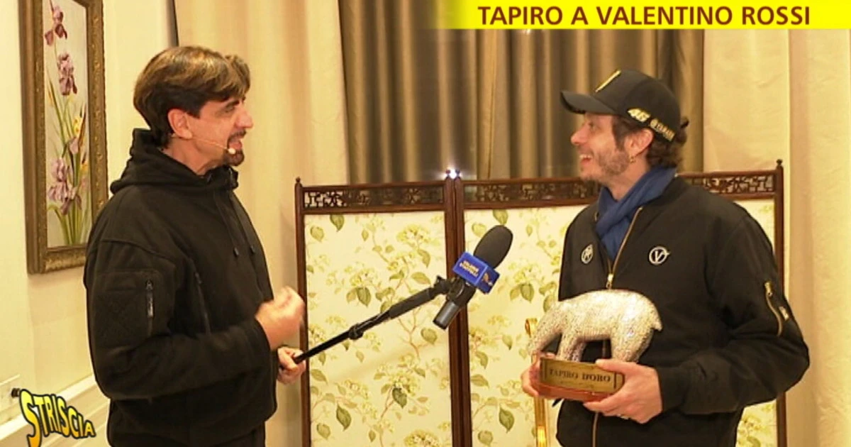 Striscia la Notizia, Tapiro di diamanti per Valentino Rossi e annuncio a sorpresa: "Correrò con le macchine"