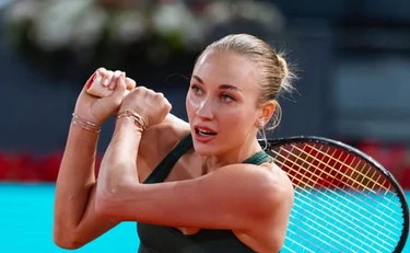 Anastasia Potapova sbotta con la hostess: "Mai accaduto prima", cosa è successo in volo