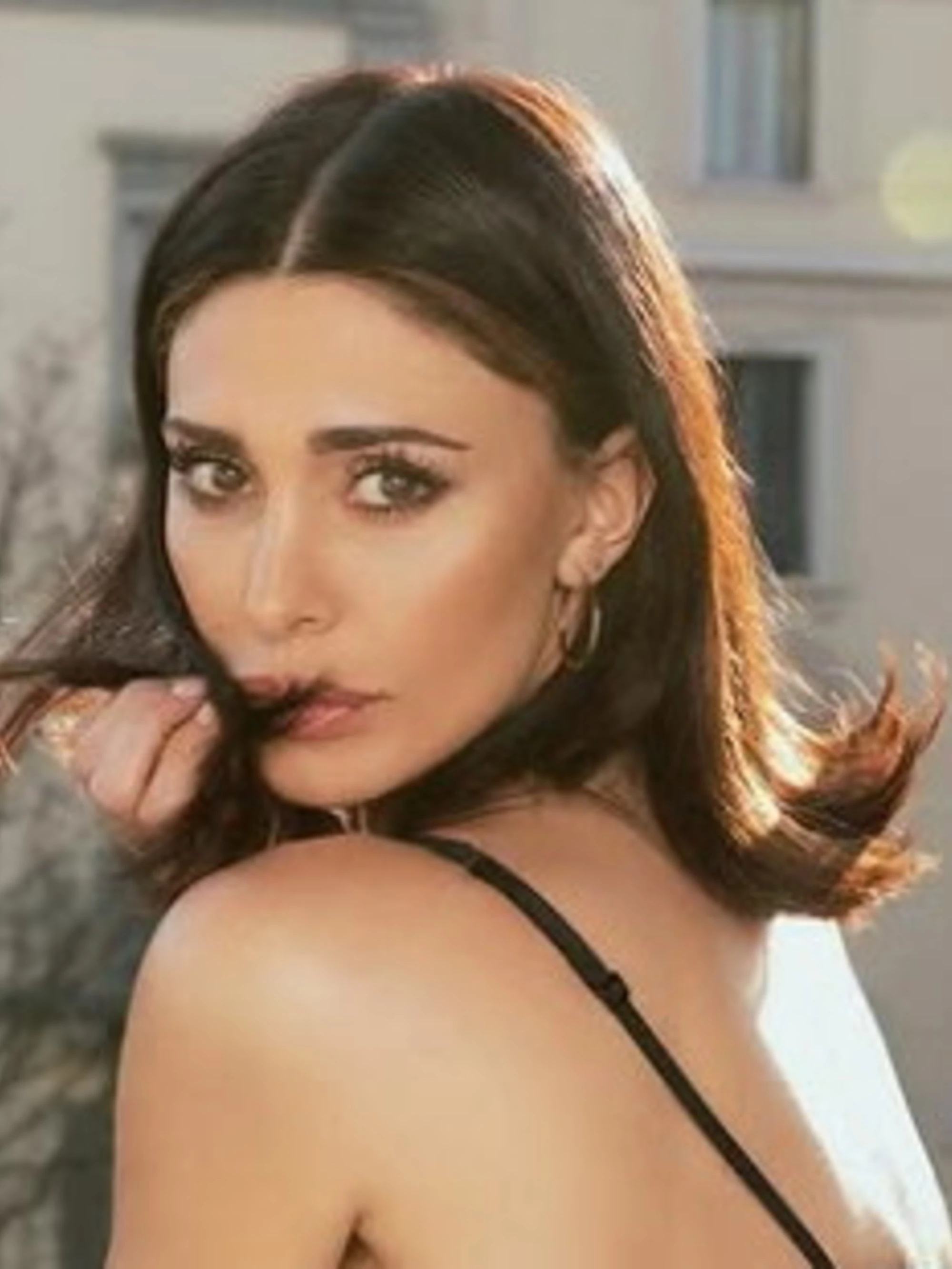 Belen Rodriguez, nuovo taglio di capelli e intimo hot: foto mozzafiato