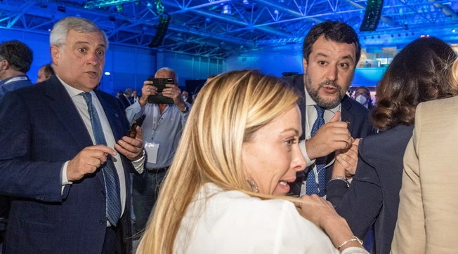 Giorgia Meloni e Salvini a Mosca: "Crepe nel fronte, a cosa deve fare attenzione"