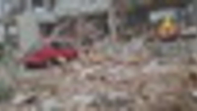 Roma, esplosione in uno stabile: due persone rimaste ferite