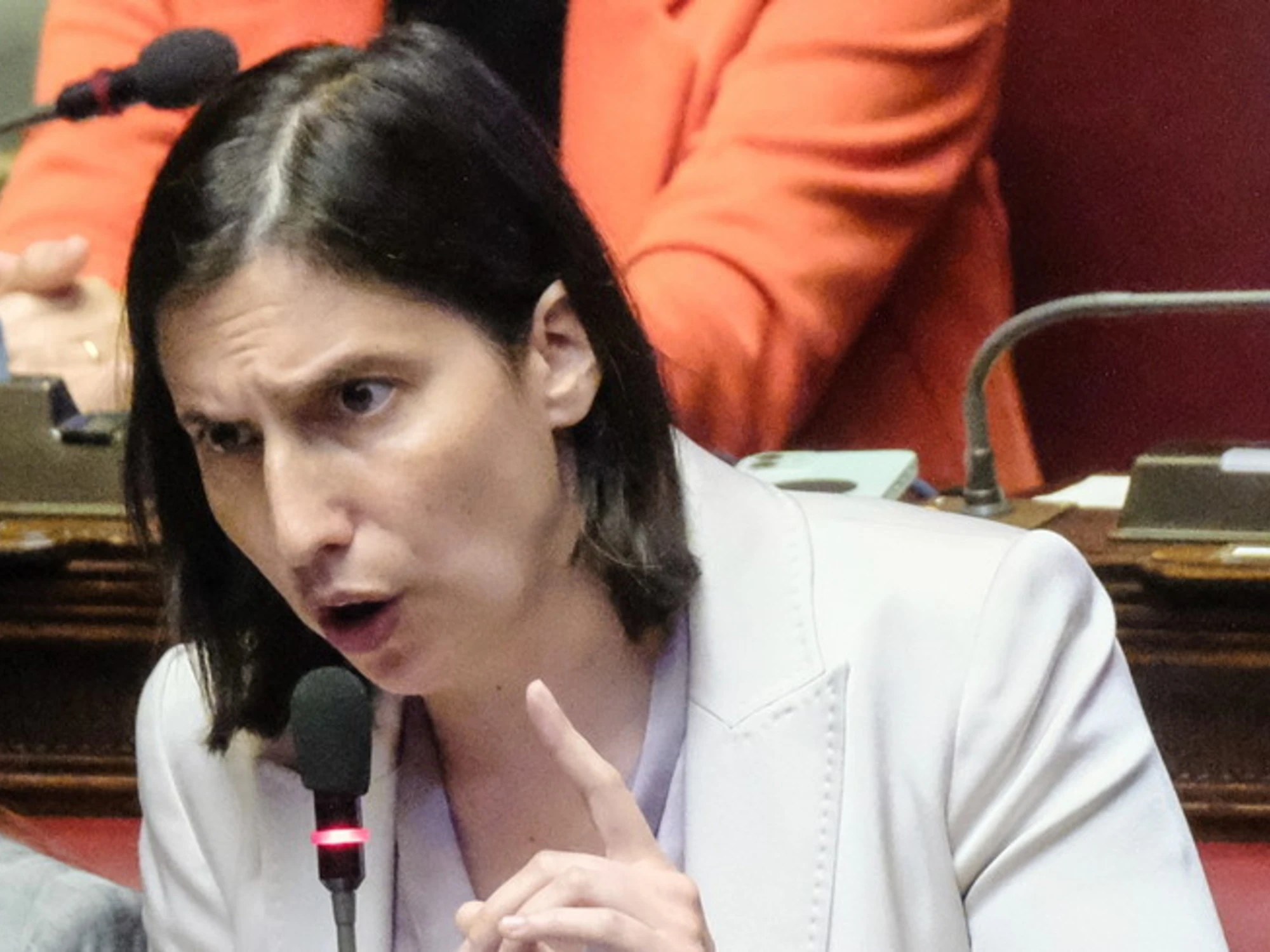 Elly Schlein, la sparata: "Giorgia Meloni? Inizierei a preoccuparmi"