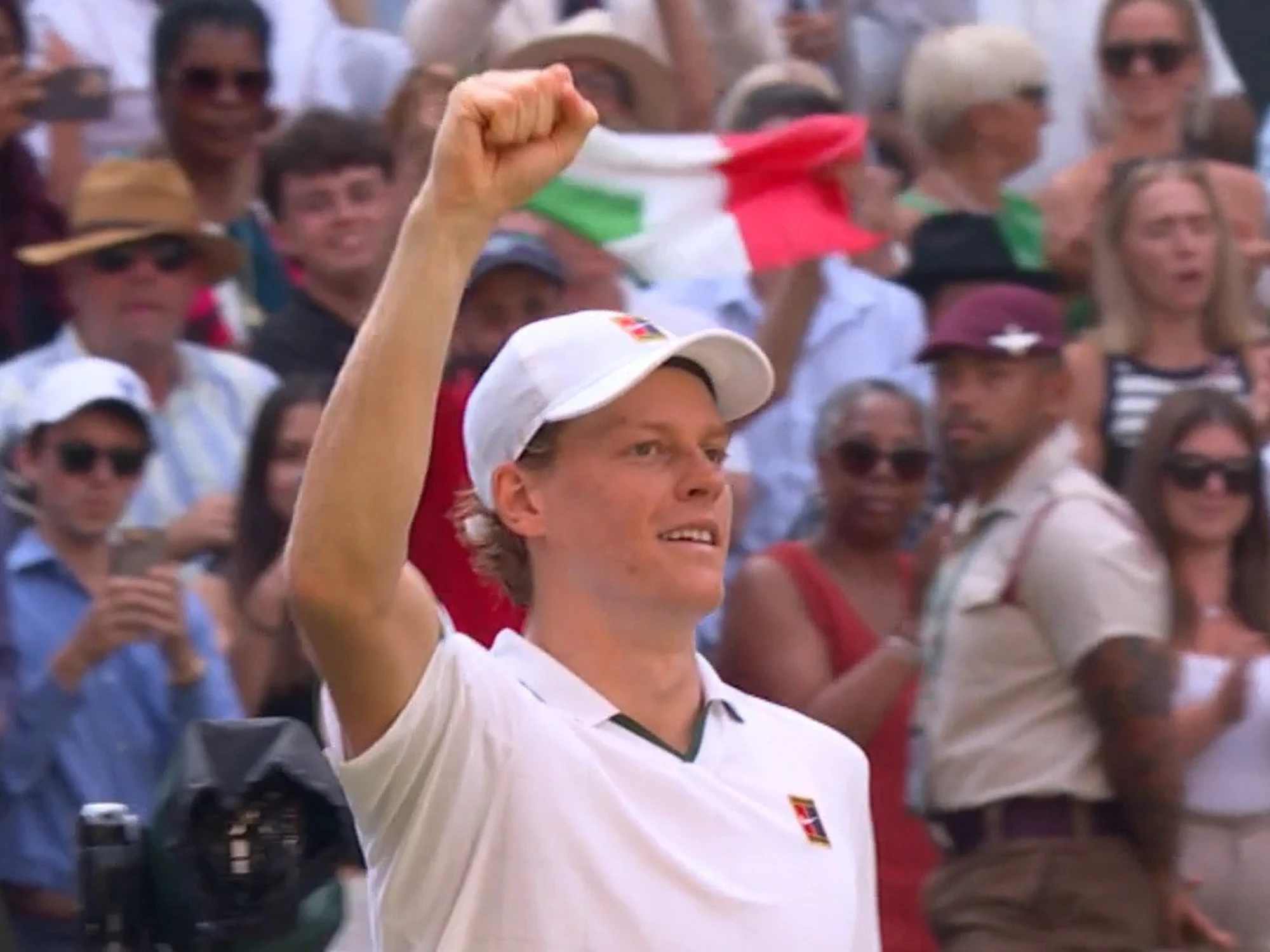 Jannik Sinner liquida Djokovic in tre set: ancora finale a Wimbledon! Il match point? Pura dominanza