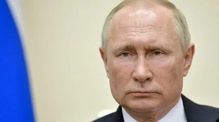 Vladimir Putin condanna il ristorante "La maison de Poutine": che brutta fine fanno i francesi