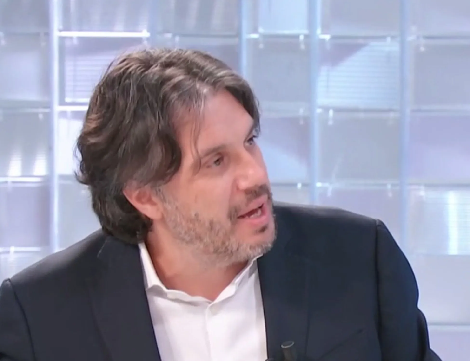 Leggi l'articolo: "Legittima difesa? No, ecco cosa ha fatto Mario Roggero": Silvestri perde la testa in tv