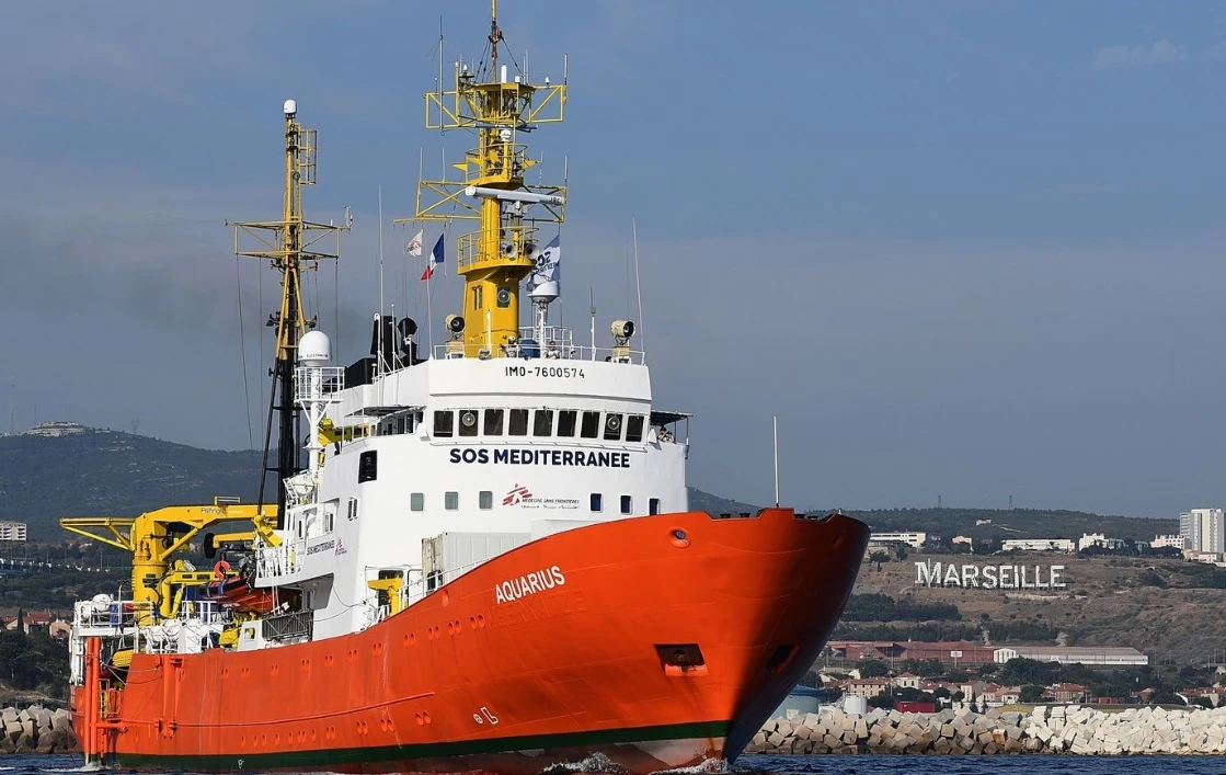 Immigrati, Aquarius 2 punta su Marsiglia: Emmanuel Macron pronto a scaricarla alla Spagna