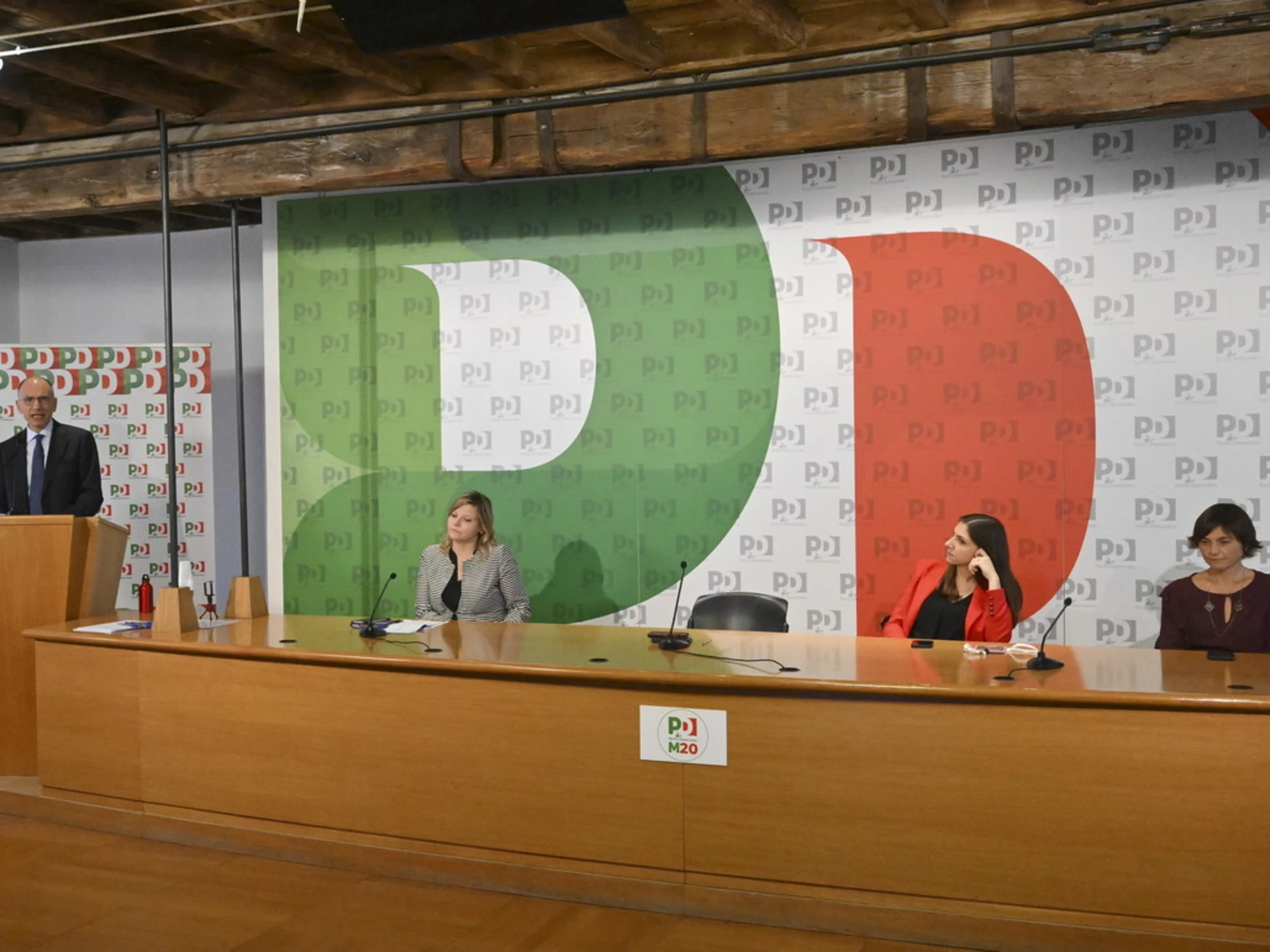 Pd, lo scandalo: regala case agli abusivi di Spin Time