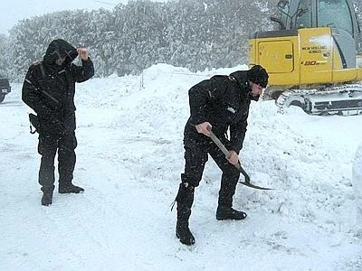 Maltempo, un morto in Toscana Traghetto nella tempesta, tir in mare