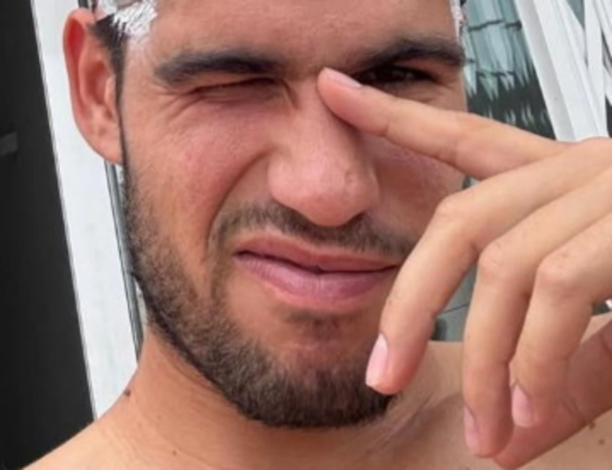 Carlos Alcaraz, colpo di testa: come si concia dopo il trionfo