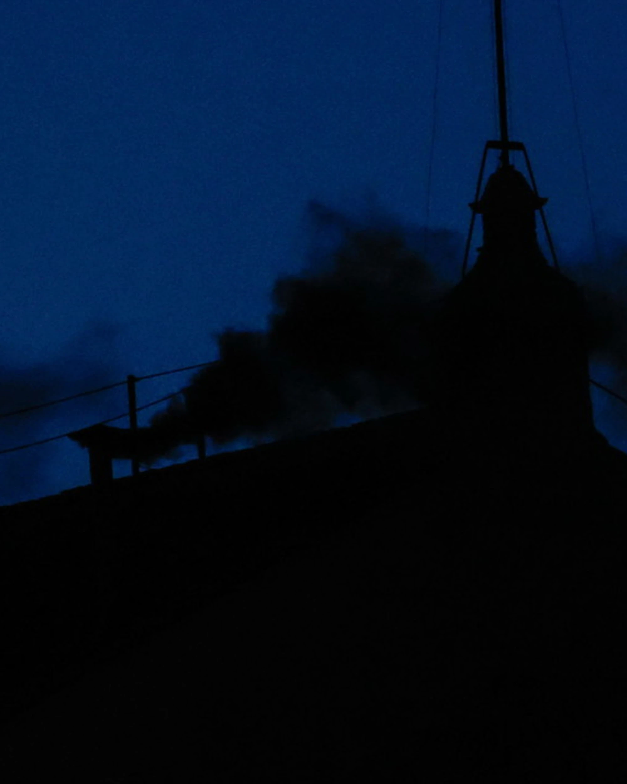 Conclave, cosa c'è dietro il maxi ritardo della fumata