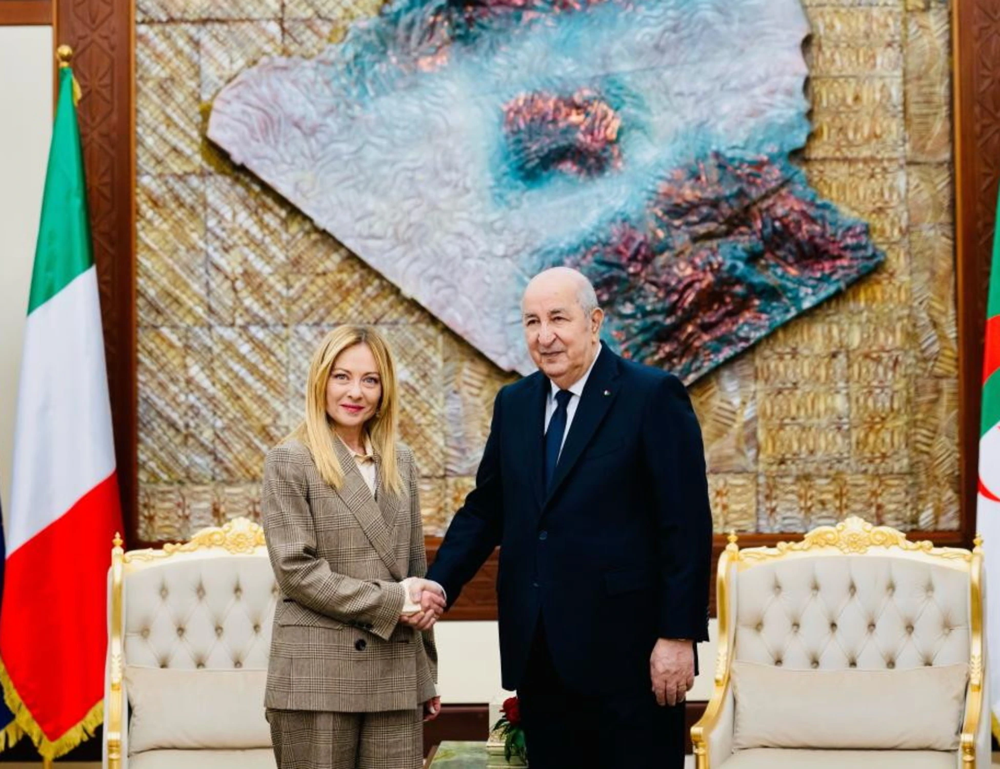 L'antica amicizia tra Italia e Algeria basata su alleanze, legami economici e culturali malvista da Parigi