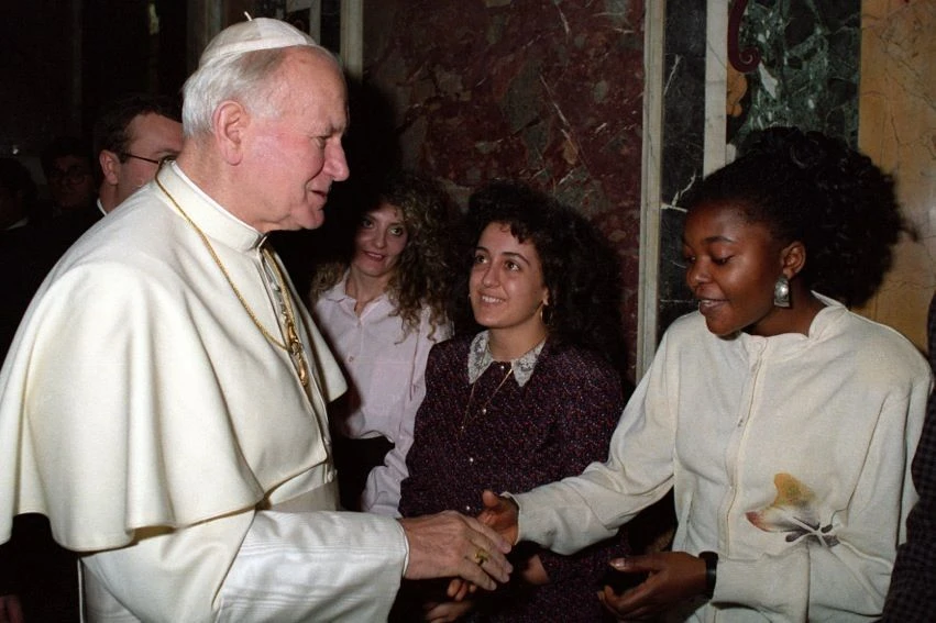 La Kyenge e il fotomontaggio con Wojtyla