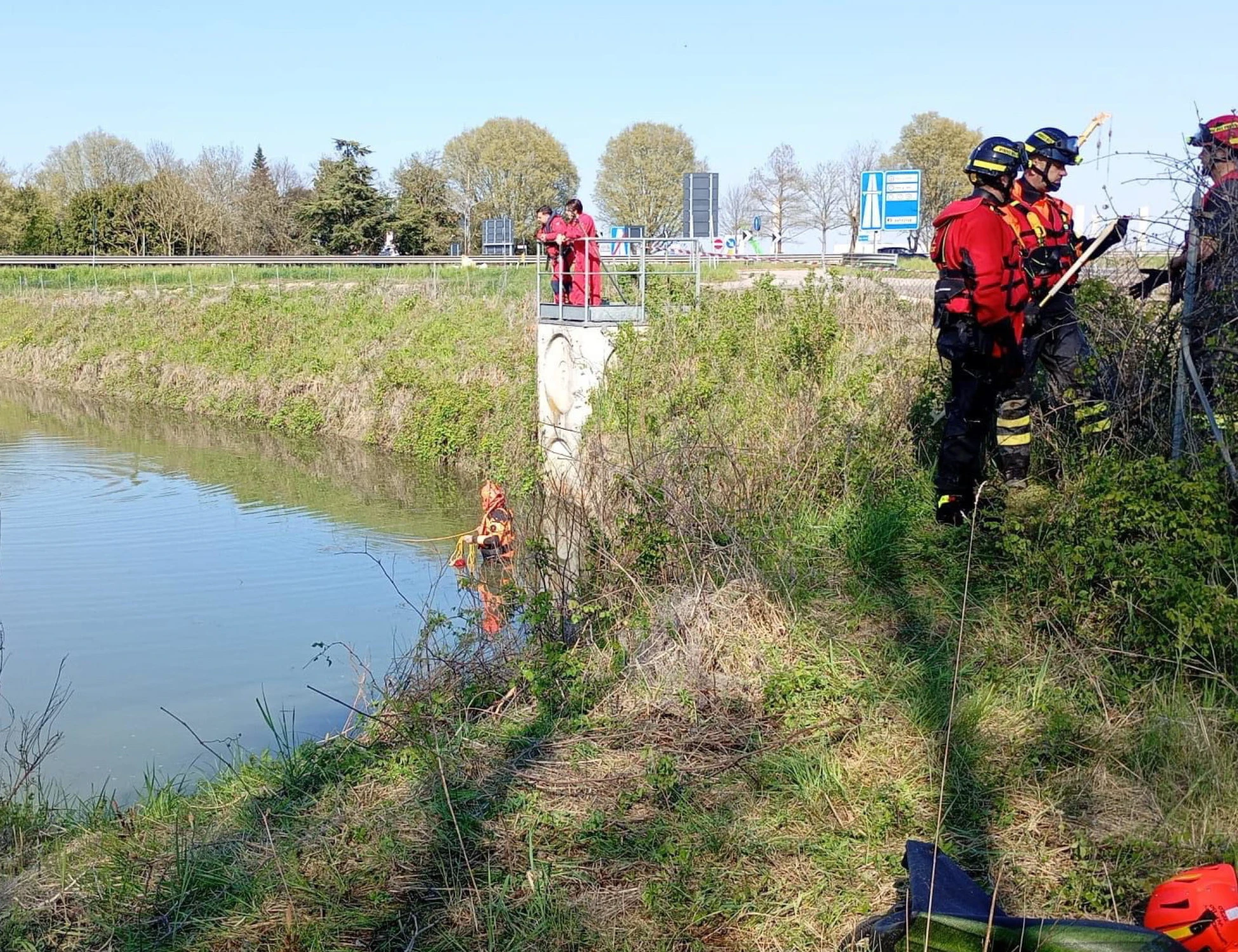Rovigo, i corpi di una donna e un bambino trovati in un laghetto: è giallo