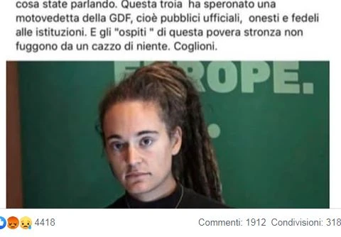Carola Rackete insultata dalla poliziotta: "Terrorista zecca di m***, e chi la difende...". Sdegno e applausi