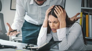 Ufficio, così il tuo capo può rovinarti la vita o ucciderti: malumore, disgregazione e rischio-infarto