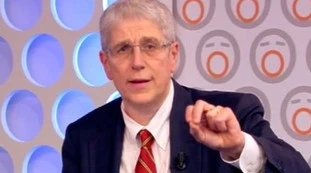 Mario Giordano svela lo scandalo a Palazzo Chigi: "Aumento di 1.126 euro al mese per 300 dirigenti mentre l'Italia fa i conti con la crisi"