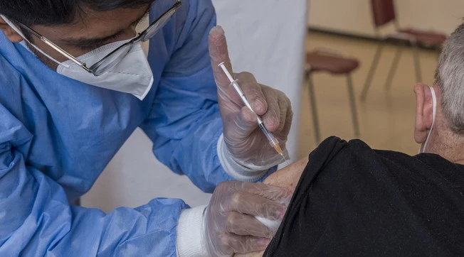 Vaccino anti Covid, qualcosa è andato storto: "Efficacia più bassa del previsto"