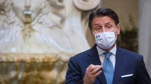 Giuseppe Conte, verso il lockdown? "Possibile in determinate aree", il premier conferma alla riunione con le regioni