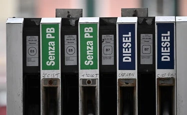 Gli svizzeri vengono a fare il pieno in Italia