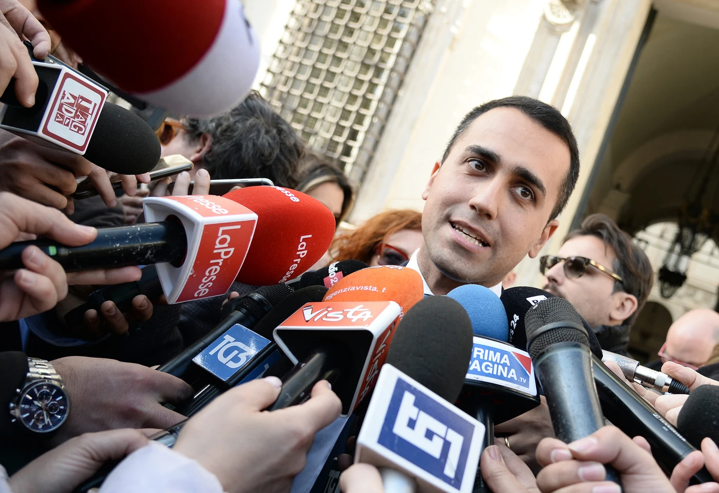 Luigi Di Maio umilia Silvio Berlusconi per colpire Matteo Salvini: "L'importante è...". Ma parla lui?