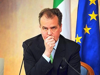 Calderoli: mi scuso, ma non lascio Premier: caso aperto, Maroni correo