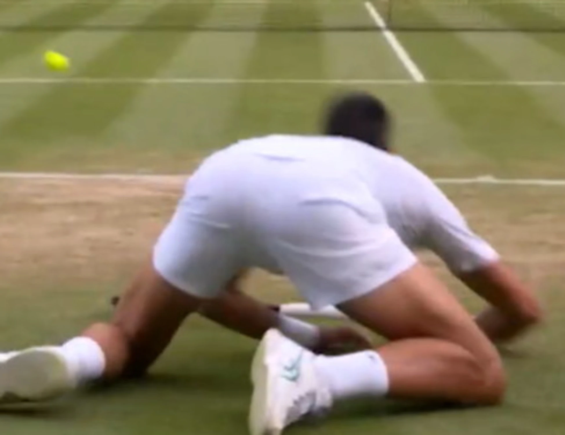 Novak Djokovic crolla a terra, il panico di sua moglie in tribuna