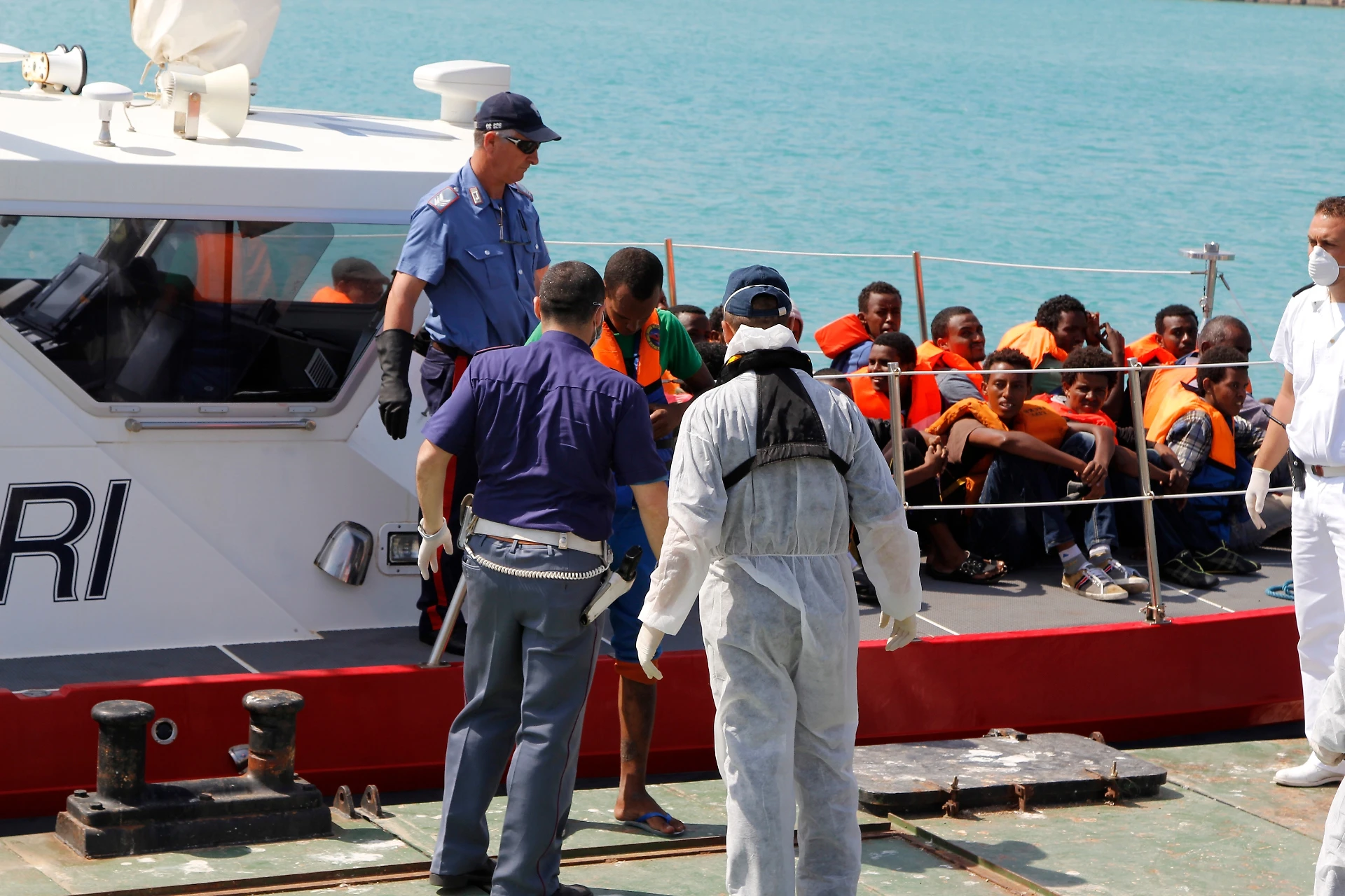 Immigrazione, la fronda M5s-Pd: la lettera dei 25 contrari agli accordi con la Libia